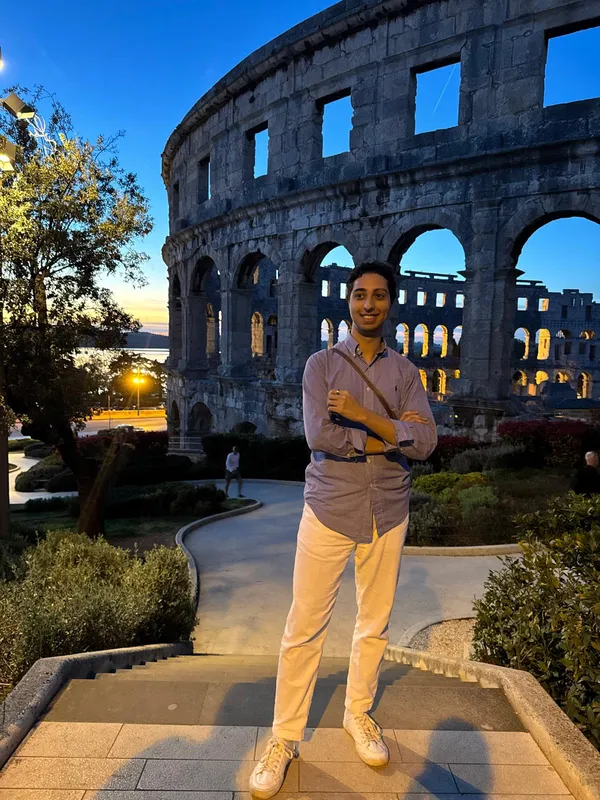 Portrait of Zakaria Salmi in front of a stone amphitheatre